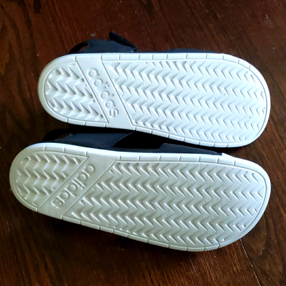 NWOT Women's Adidas sandals - Picture 4 of 4
